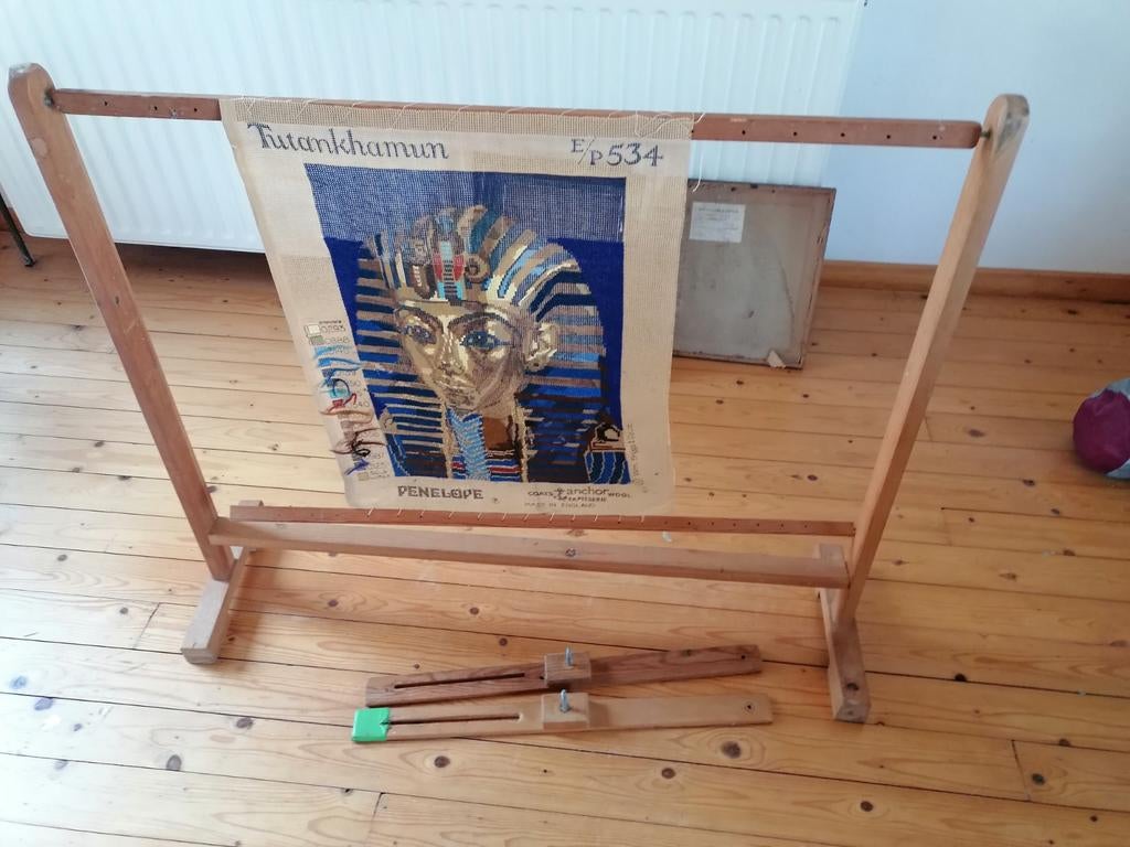 Borduurframe in hout met borduurwerk Toetanchamon, Hobby en Vrije tijd, Ophalen