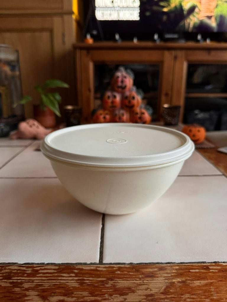 Tupperware Bewaardoos rond, Huis en Inrichting, Ophalen, Gebruikt, Crème, Bak of Kom