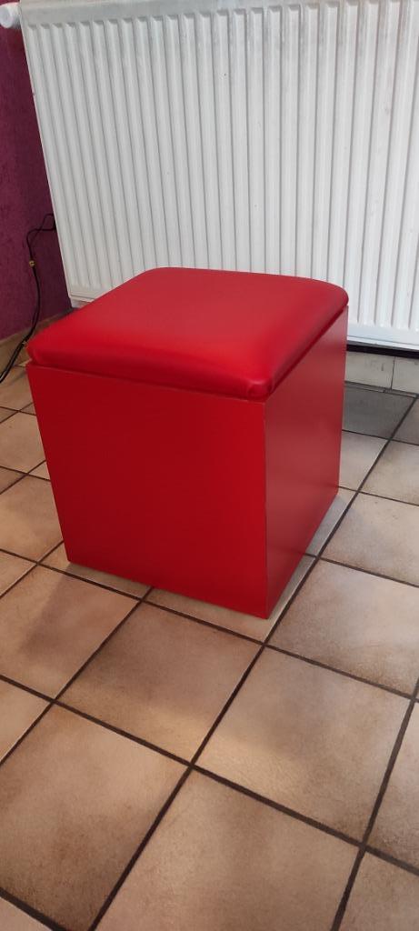 Pouf tabouret rouge (x9), Carré, Enlèvement, Utilisé, Moins de 50 cm