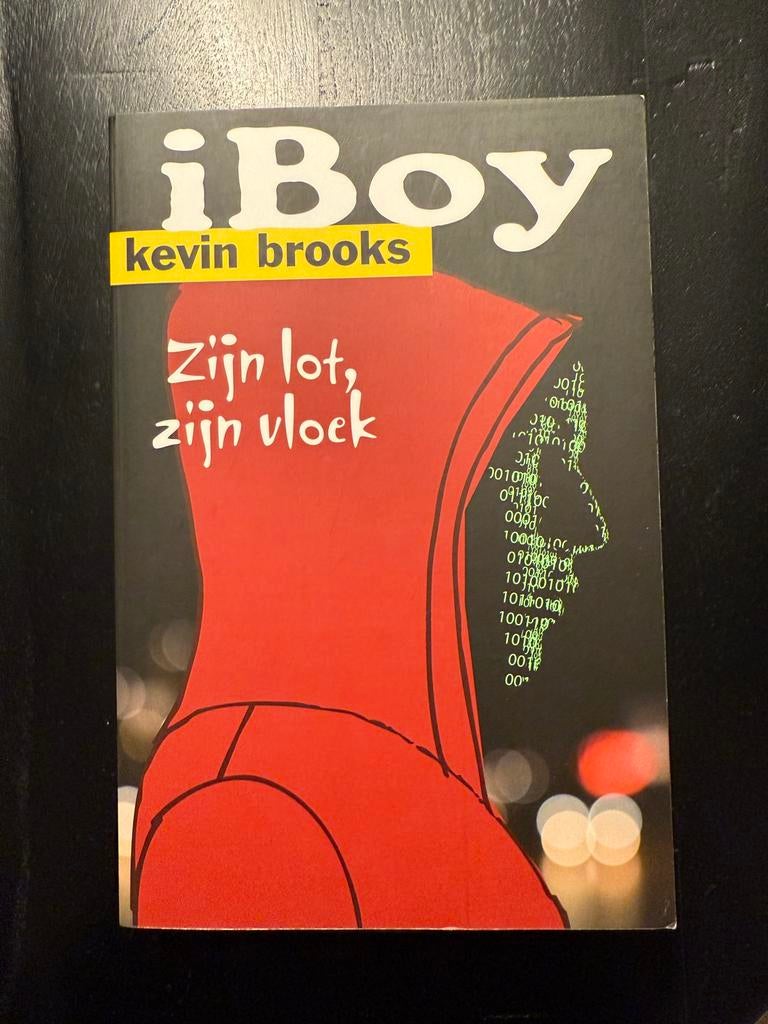 iBoy door Kevin Brooks, Kevin Brooks, Ophalen of Verzenden, Zo goed als nieuw, Fictie