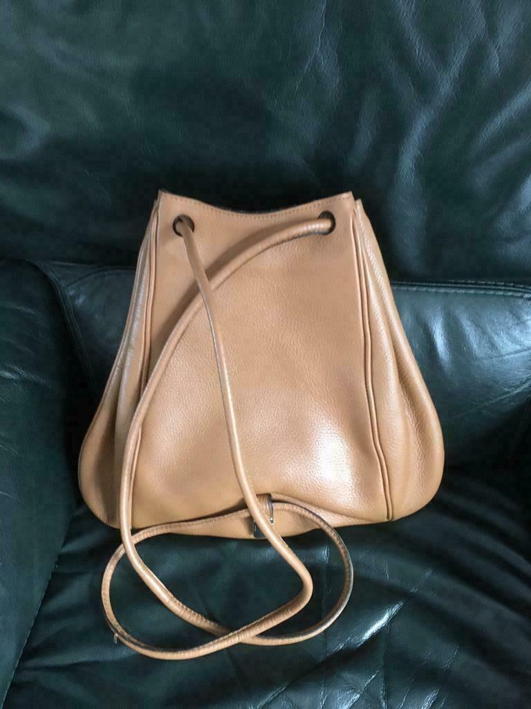 sac en cuir brun clair sac à dos ou porté épaule, Bijoux, Sacs & Beauté, Utilisé, Brun, Sac à bandoulière