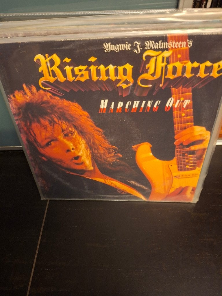 lp - yngwie malmsteen - marching out - bak 6, Enlèvement ou Envoi, Utilisé, Housse de protection extérieure, Hard rock