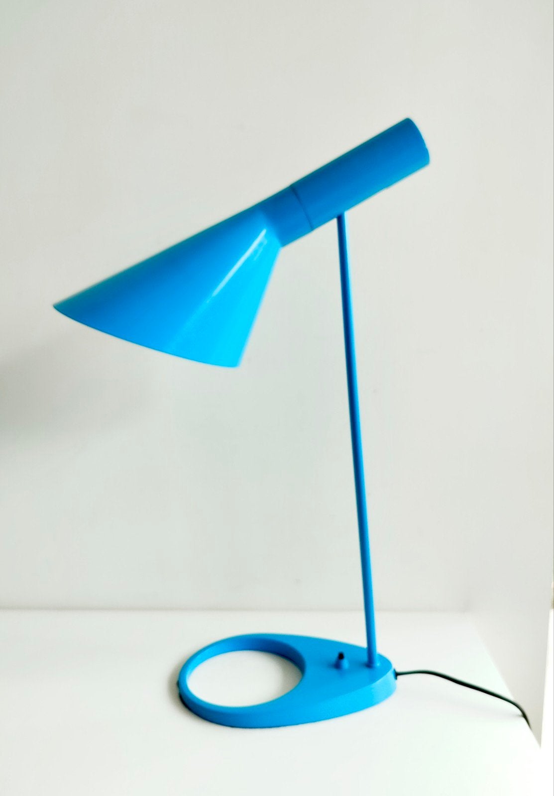 Arne Jacobsen tafellamp voor Louis Poulsen, Huis en Inrichting, Blauw, Ophalen of Verzenden, Metaal, Design