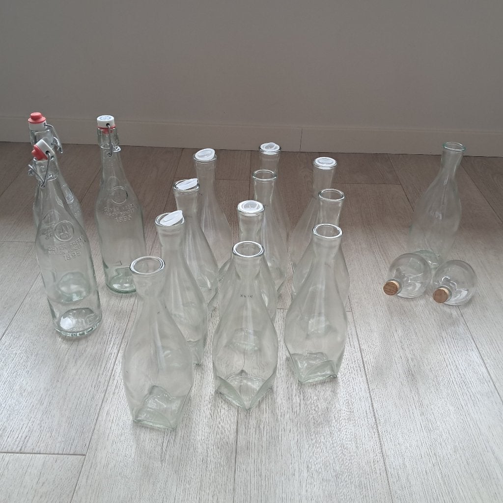 Glazen flessen - karaffen - blauwe schaal, Ophalen