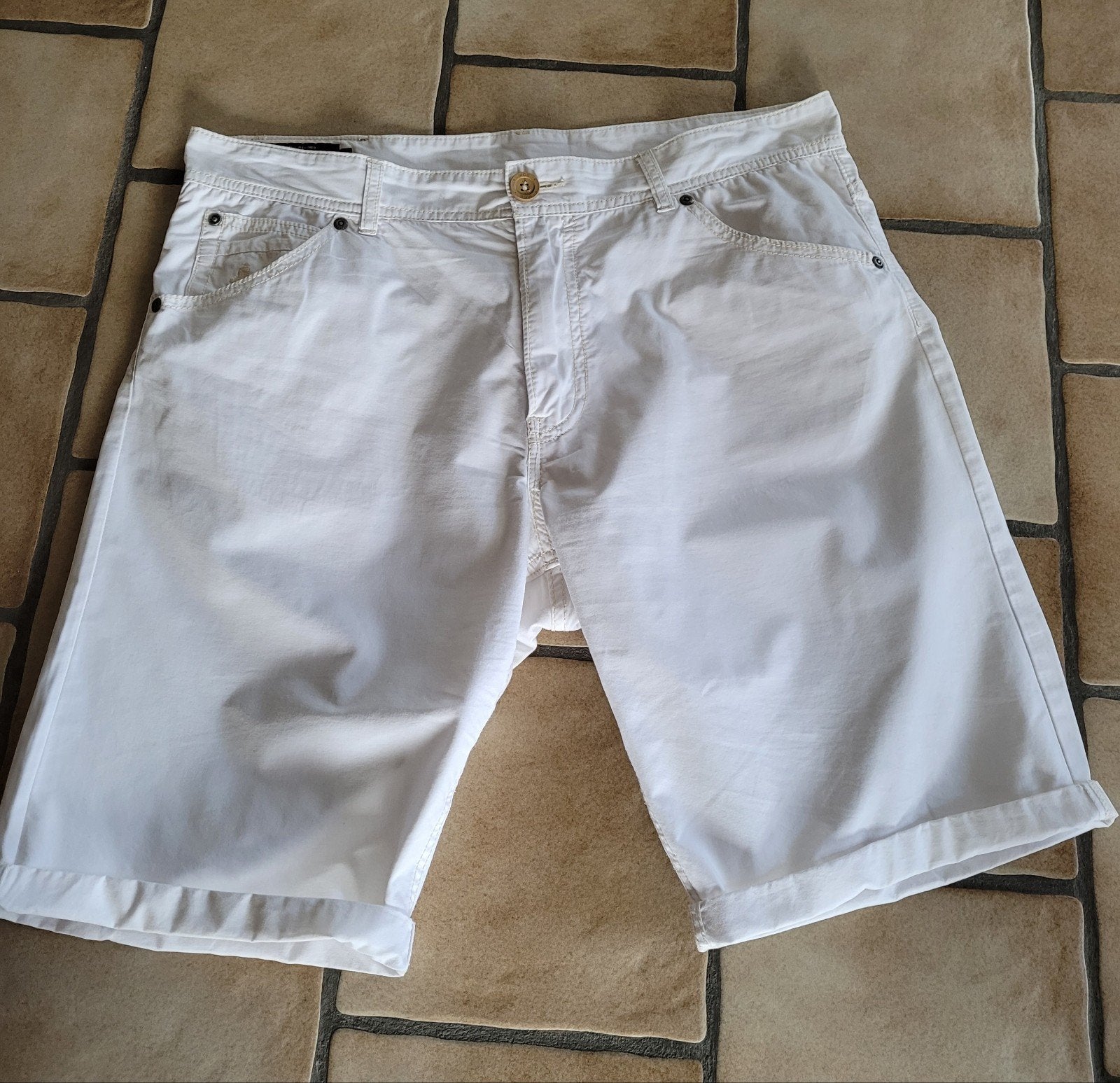 Très joli bermuda aéré de la marque MCS, jean taille 34, Vêtements | Hommes, Pantalons, Enlèvement ou Envoi, Blanc