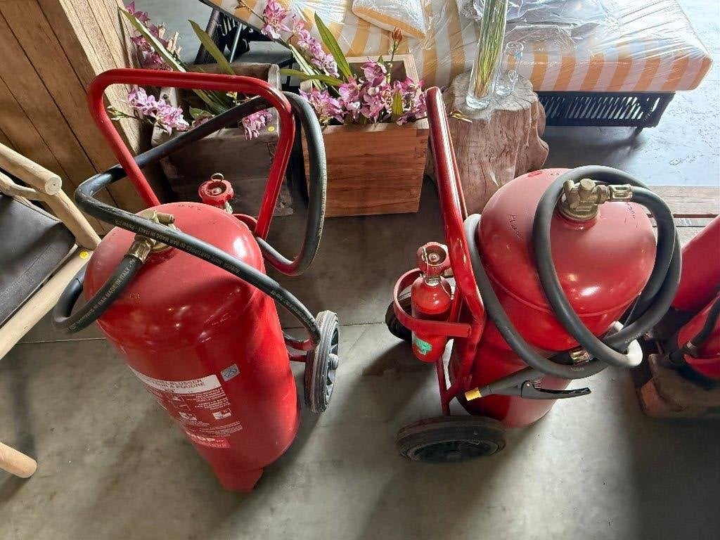 2 grands extincteurs à poudre mobiles de 50 kg sur roues, Maison & Meubles, Extincteurs & Coffres-forts, Enlèvement, Neuf, Extincteur
