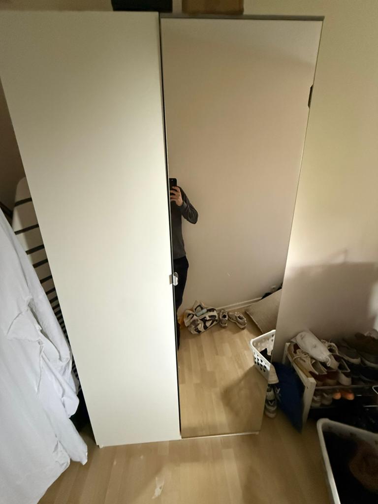 Witte IKEA kledingkast met spiegeldeur - goede staat, Maison & Meubles, 25 à 50 cm, 100 à 150 cm, Utilisé, Avec espace de penderie