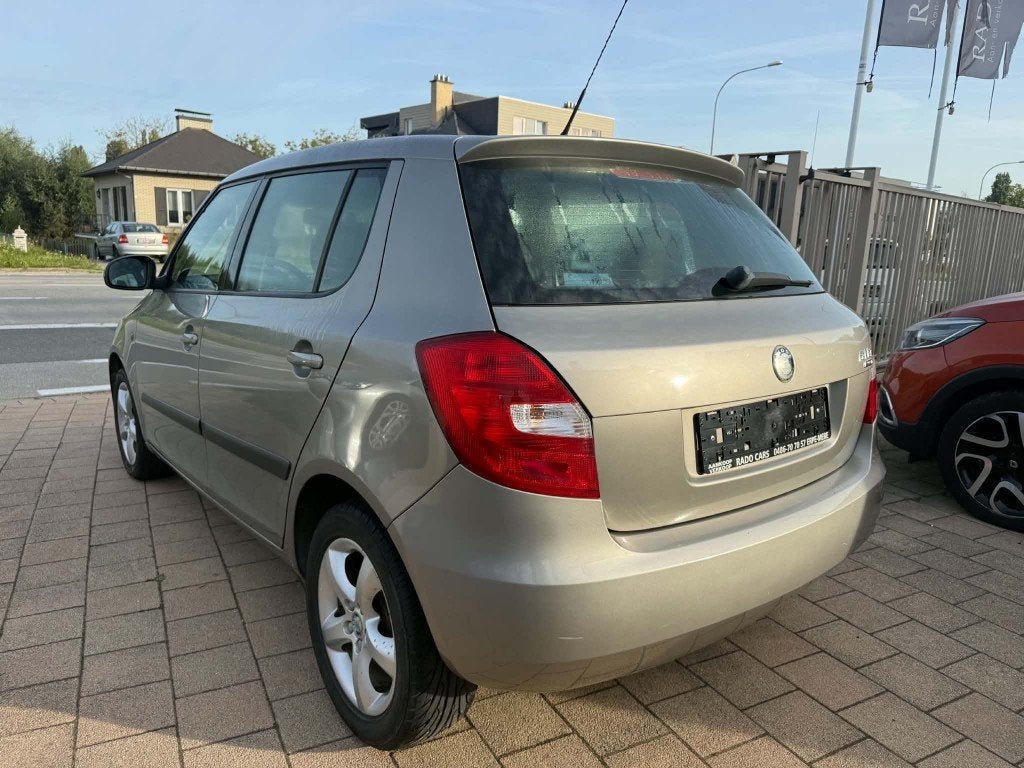 Skoda Fabia 1.2 benzine met 79000, Auto's, 140 g/km, Metaalkleur, Bedrijf, Zilver of Grijs