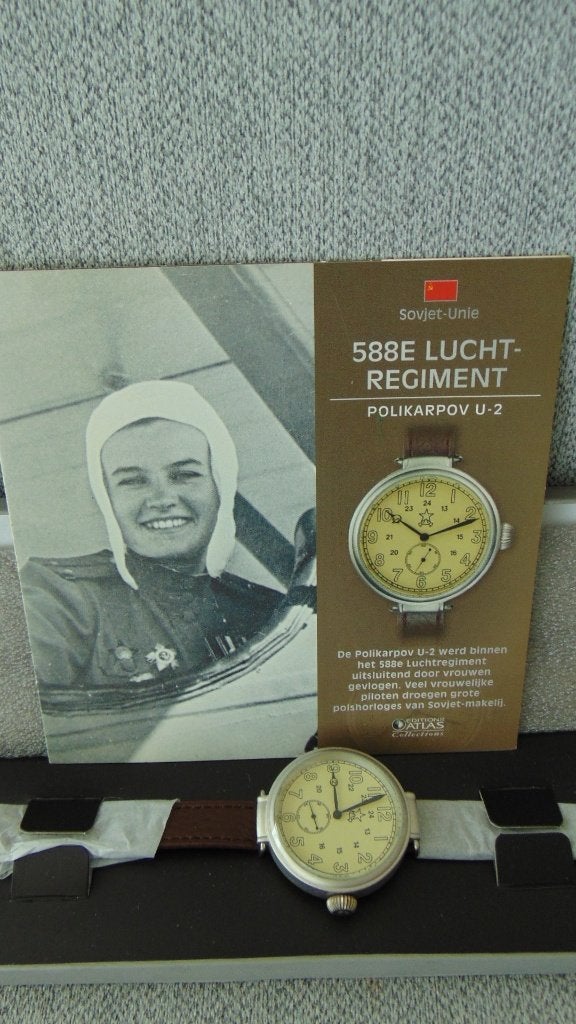 Montre de pilote 588 E  Regiment Polikarpov U2 WWII, Montre-bracelet, Autres marques, Enlèvement ou Envoi, Cuir