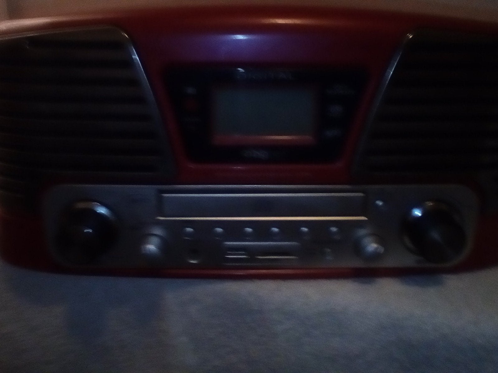 BIG BEN TD79. Retro met moderne audio. Rode kleur., Audio, Tv en Foto, Platenspelers, Ophalen of Verzenden, Platenspeler