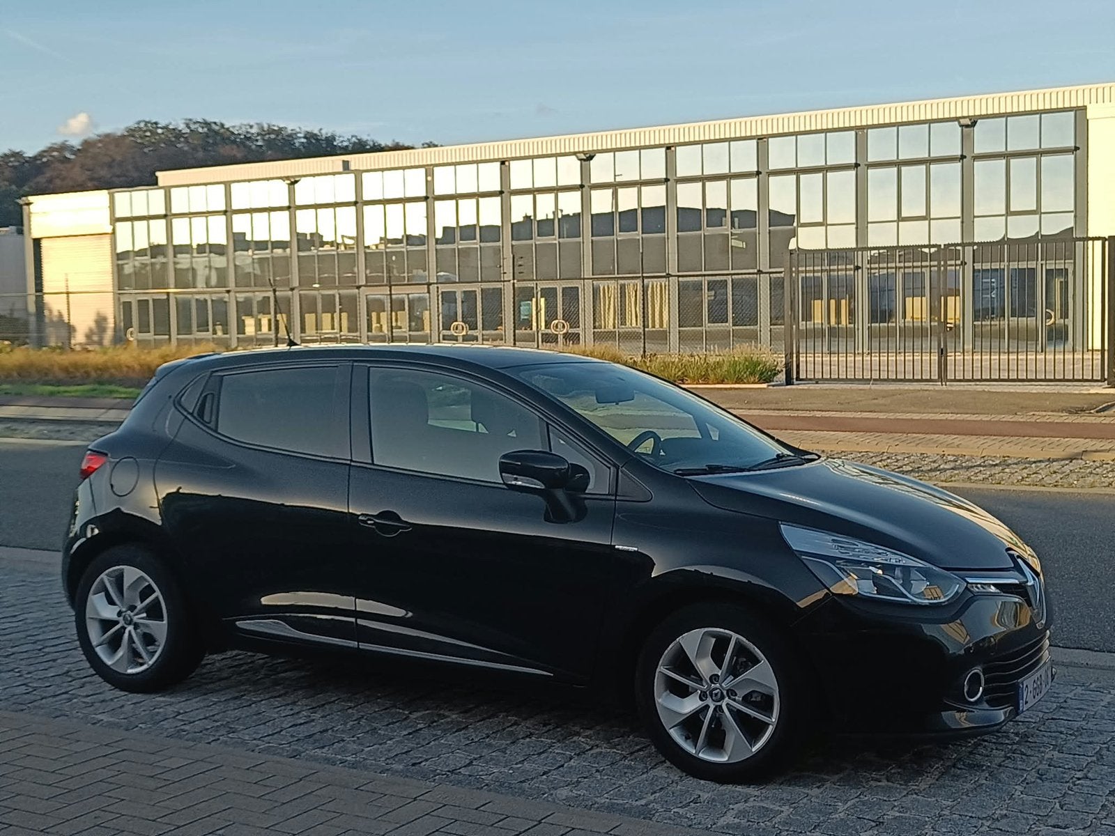 RENAULT CLIO 1.2 ESSENCE ÉDITION LIMITÉE Euro6B, Euro 6, Boîte manuelle, Noir, 5 portes