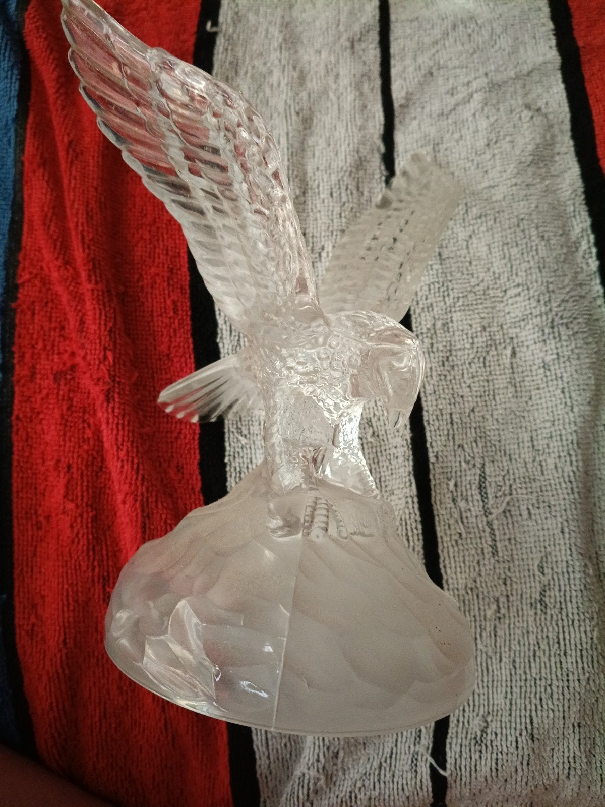 statue en verre, Enlèvement