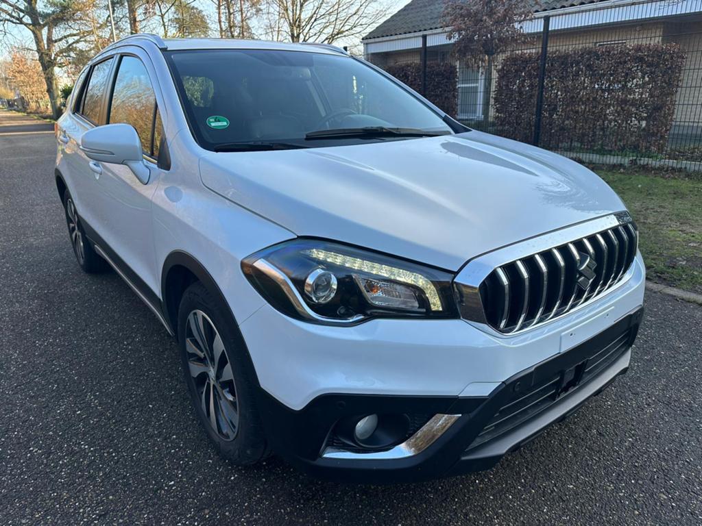 Suzuki cross SX4, Auto's, Suzuki, Voorwielaandrijving, 4 cilinders, Wit, Leder