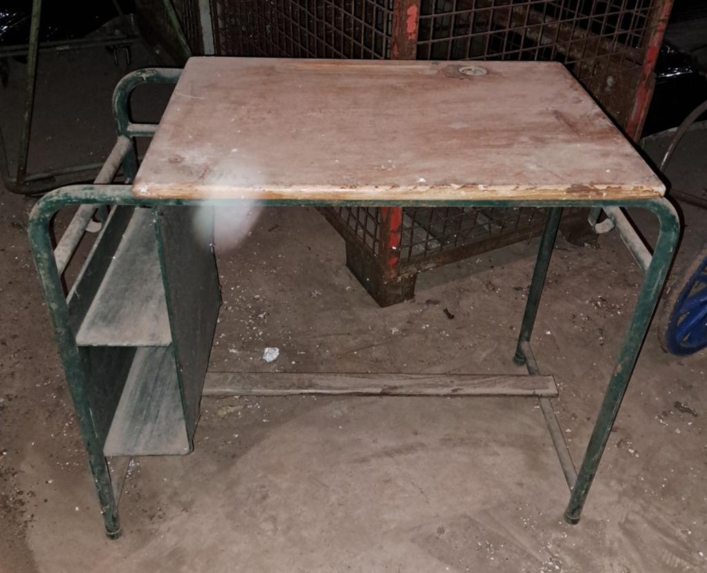 Lessenaar schooltafeltje decoratie vintage, Ophalen