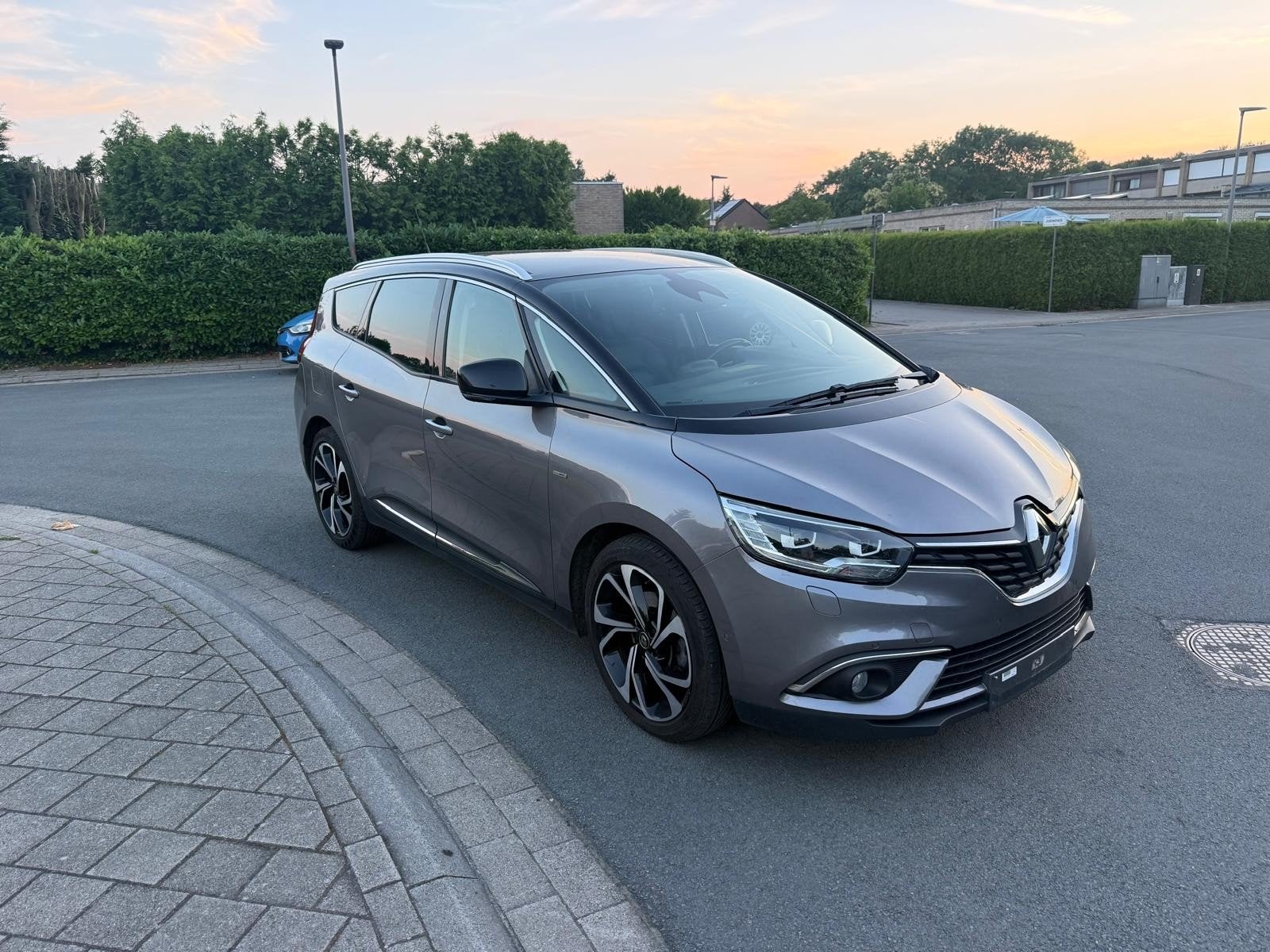 RENAULT GRANDE SCENIC AUTOMAAT 1.8 DCI 2019 211000KM EURO6B, Auto's, Euro 6, 7 zetels, Particulier, Navigatiesysteem