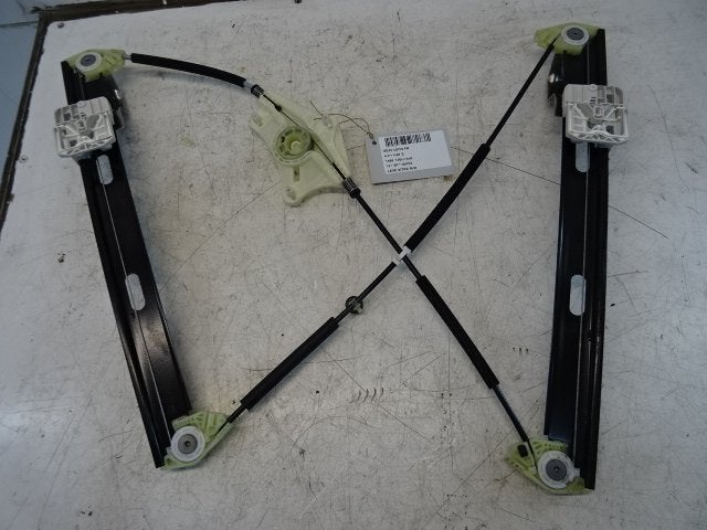 VITRE MECANISME AVANT DROIT Seat Leon (5FB) (5F4837462D), Utilisé, Seat