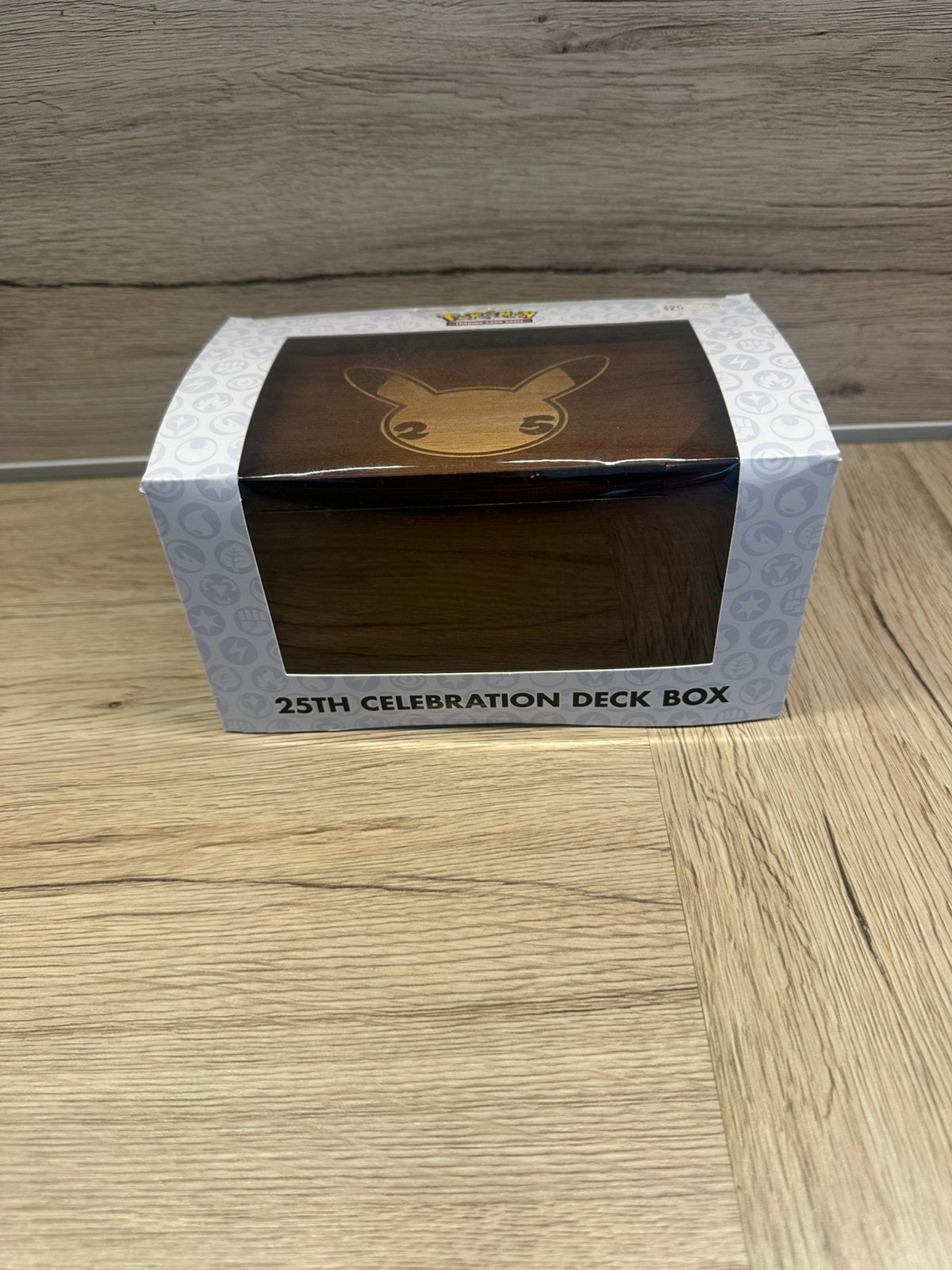 Deck box pokemon 25 ans, Hobby & Loisirs créatifs, Jeux de cartes à collectionner | Pokémon, Comme neuf, Autres types, Enlèvement ou Envoi