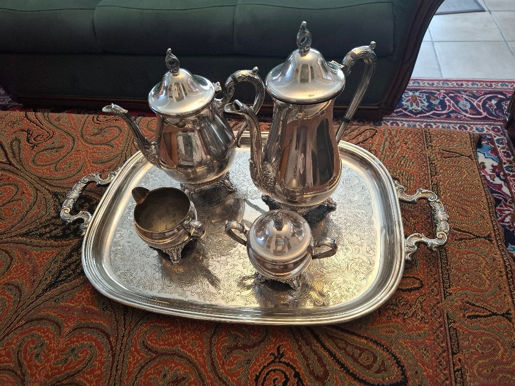 Theeset en koffieset in verzilverd metaal, Ophalen