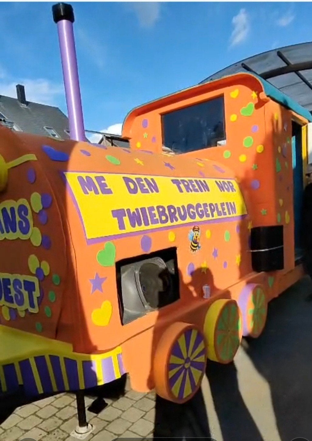 Carnavalswagen - Moet weg, Ophalen
