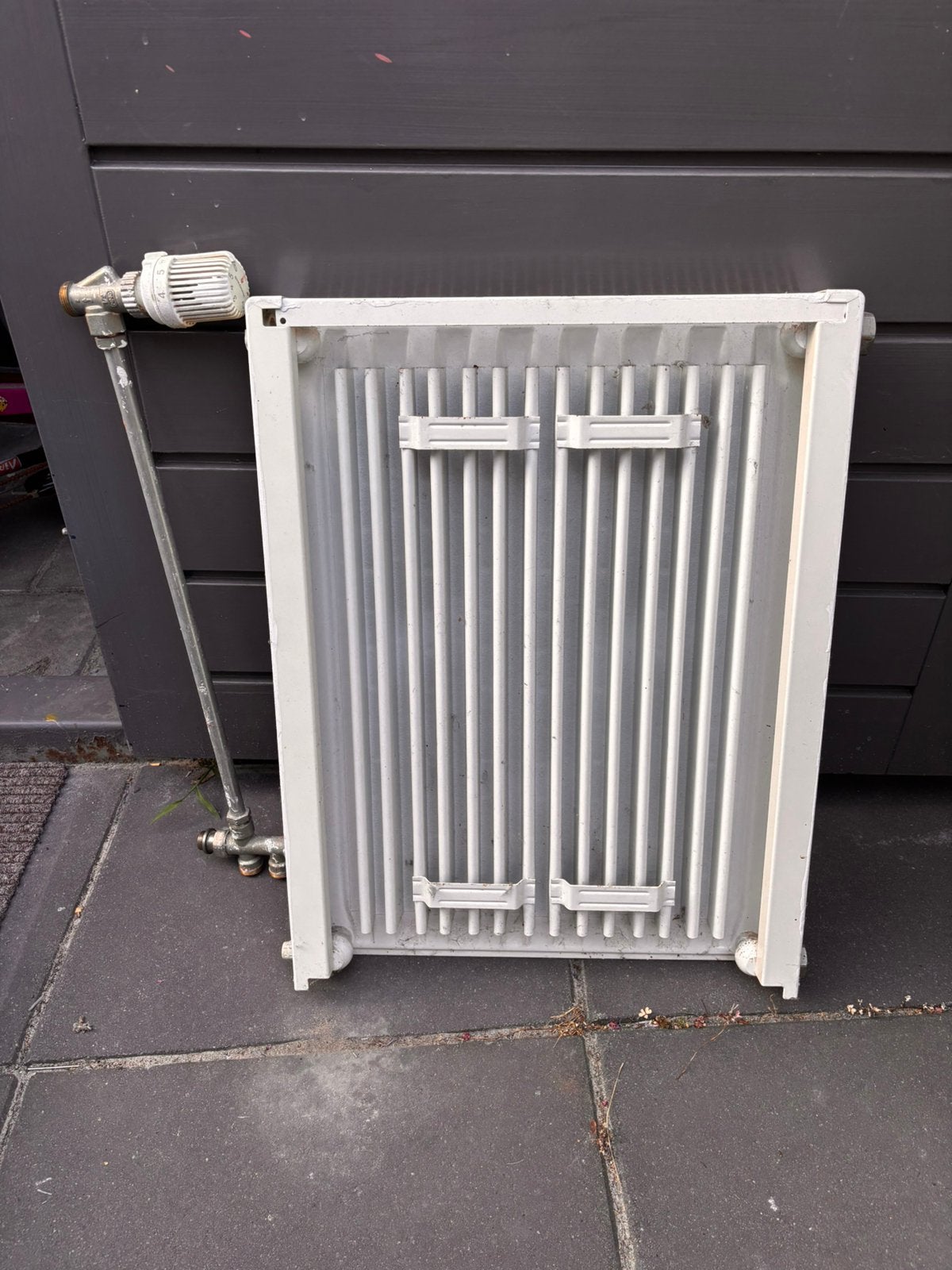 Badkamer/ hal  radiator met kraan (Tilburg), Ophalen