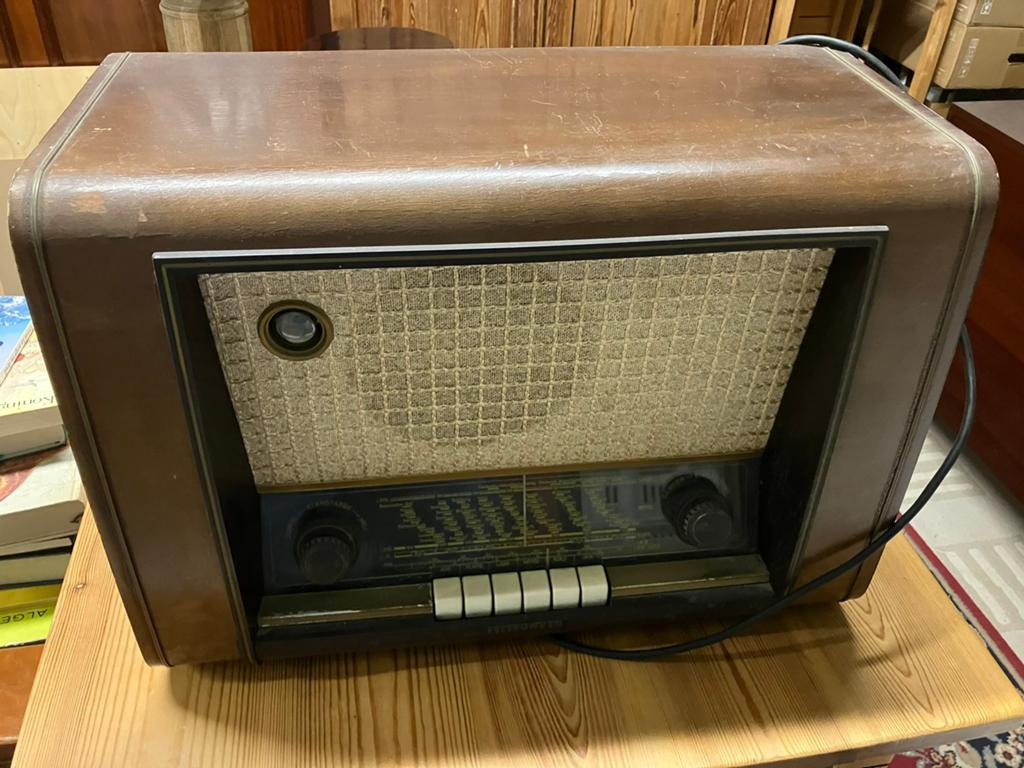 Vintage radio in werkende staat - Telefunken, Antiek en Kunst, Antiek | Tv's en Audio, Ophalen