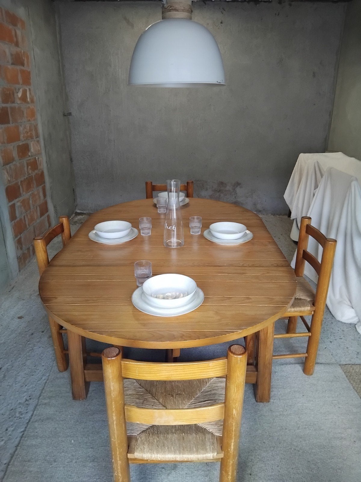 SCANDINAVISCHE eettafel met stoelen., Huis en Inrichting, Ophalen