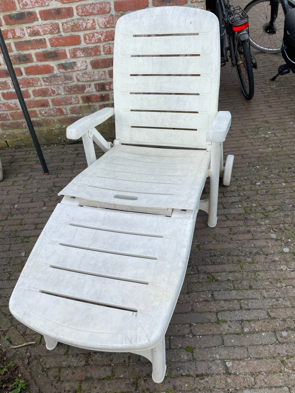 Tuinmeubel, wit, plastiek, Tuin en Terras, Ligbedden, Ophalen, Gebruikt, Kunststof, Inklapbaar