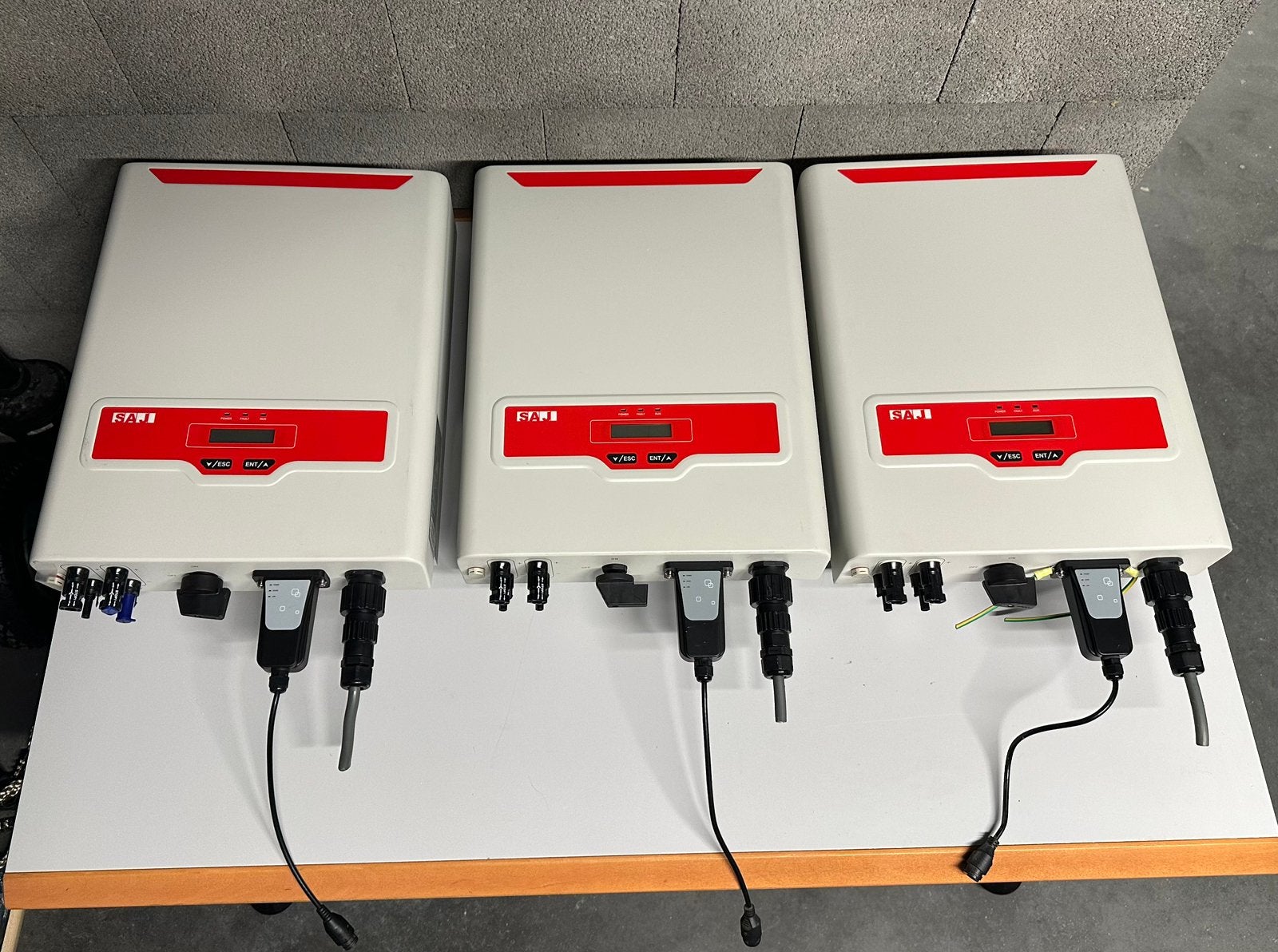 3x SAJ Sununo plus 3K-M omvormers, Enlèvement, Utilisé