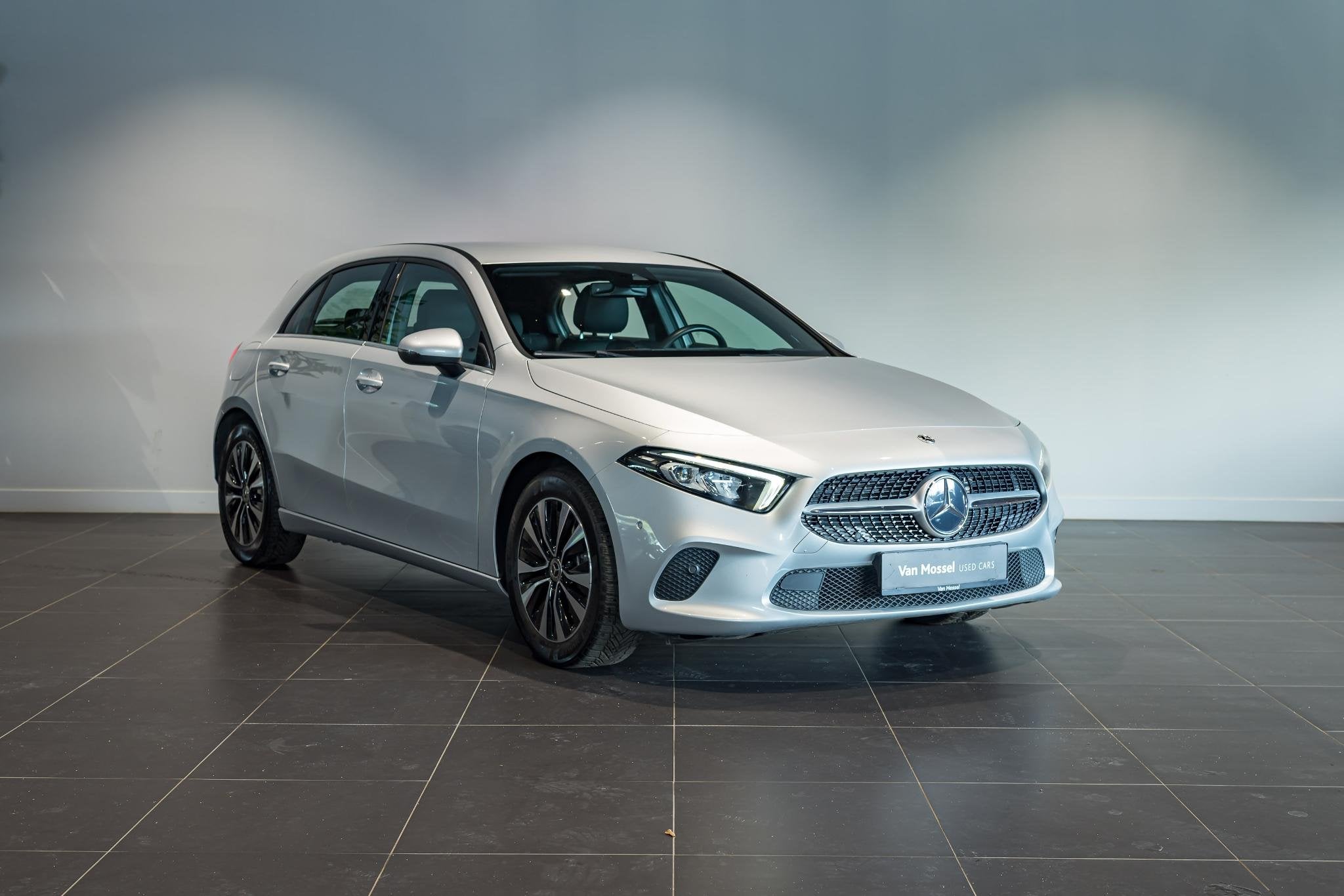 Mercedes-Benz A-Klasse A 250 e Business Line (automatique), Autos, Achat, 16 kWh, Noir, 5 portes