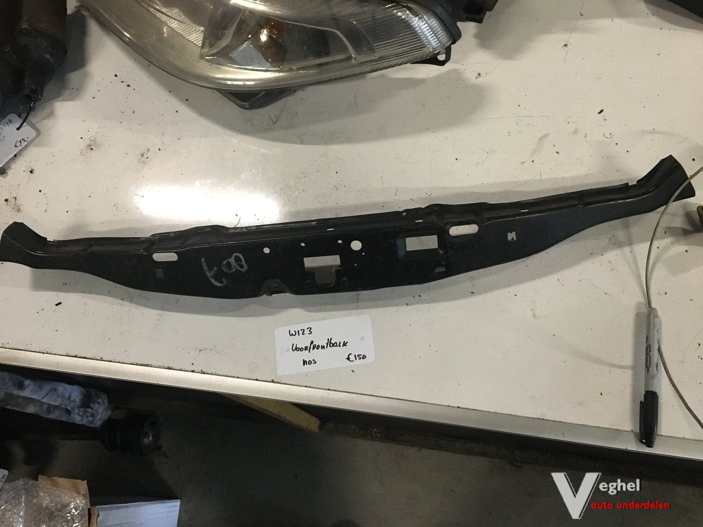 Mercedes w123 VoorfrontBalk NOS, -, Utilisé, -, -