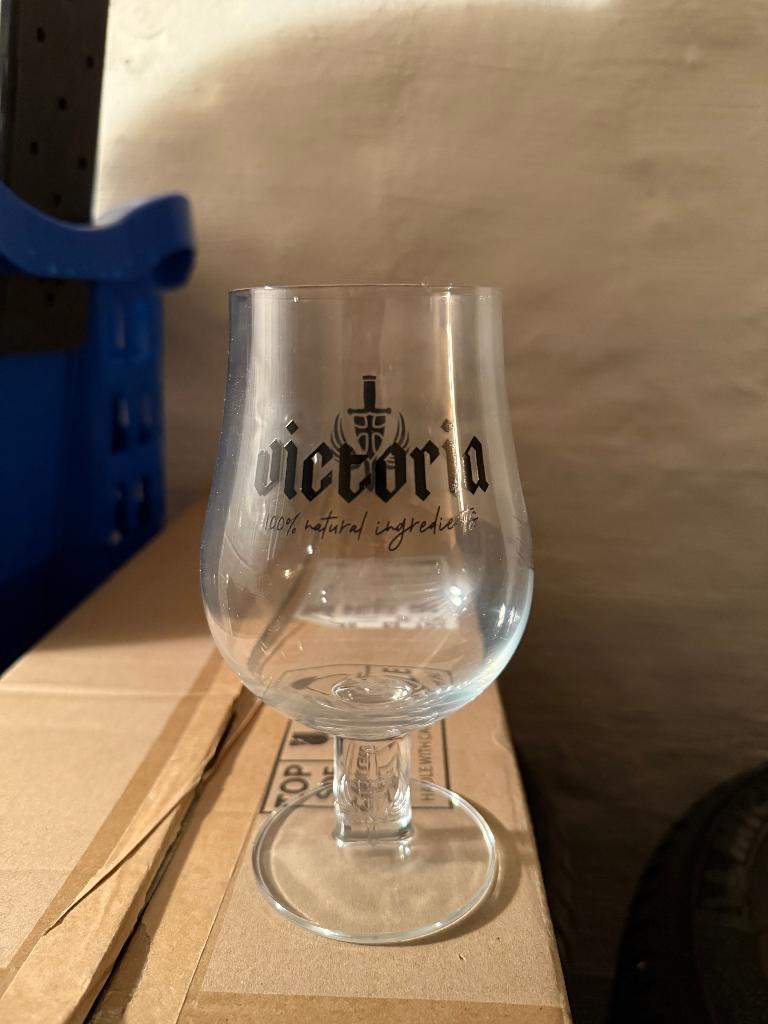 6 Victoria bierglazen, Ophalen of Verzenden, Zo goed als nieuw, Bierglas