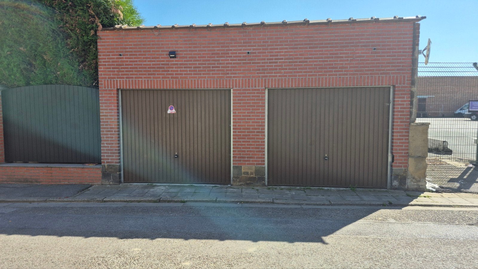 Lot de 2 grands garages pour une superficie total de 70m2, Immo