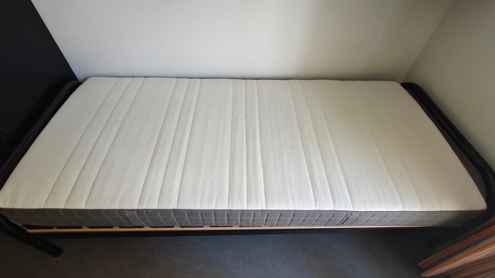 Ikea morgedal matras, Enlèvement