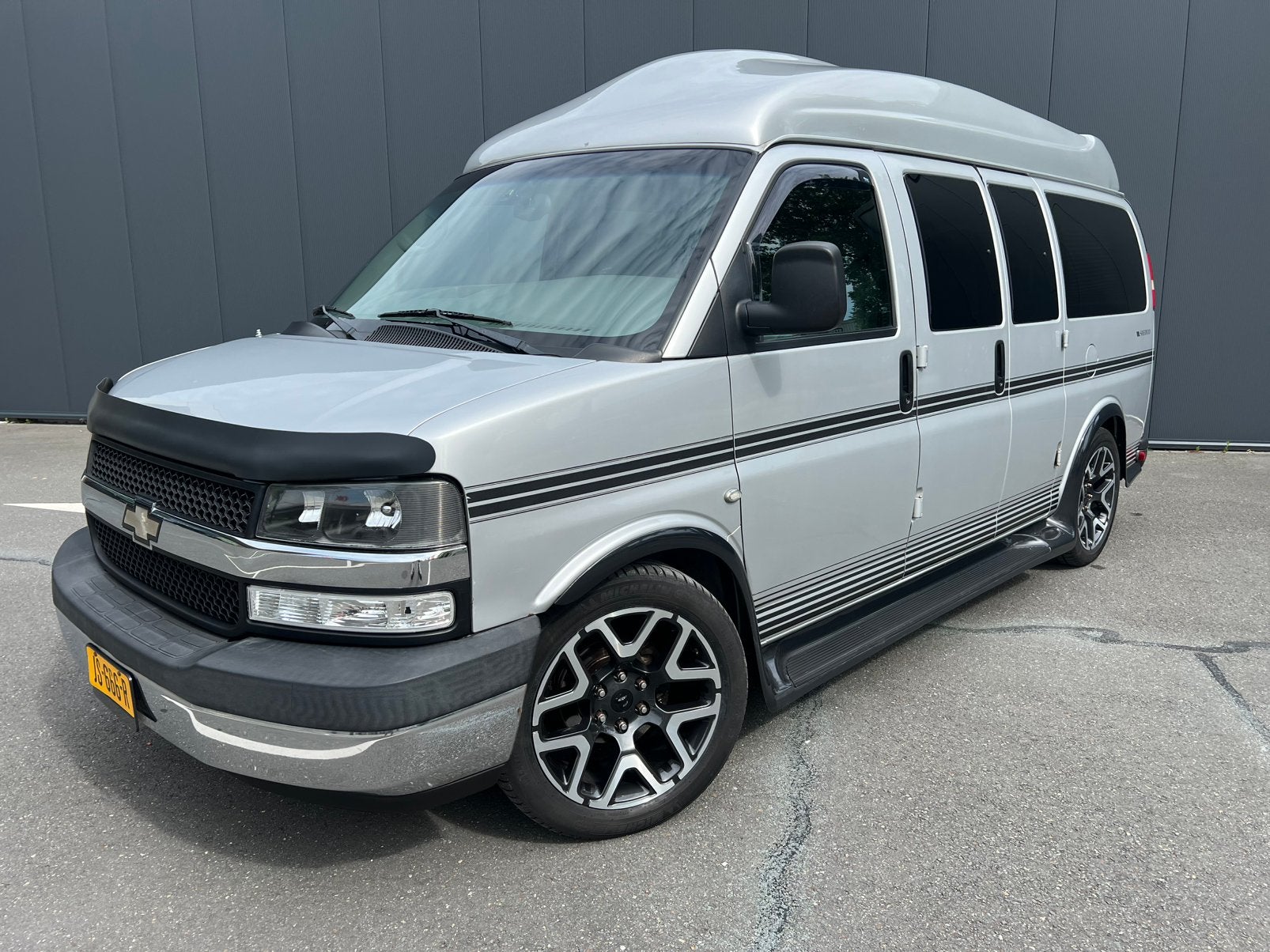 UNIEK Chevrolet Express GMC Savana LPG Camper Kenteken 7zits, Cuir, Argent ou Gris, Achat, Attache-remorque