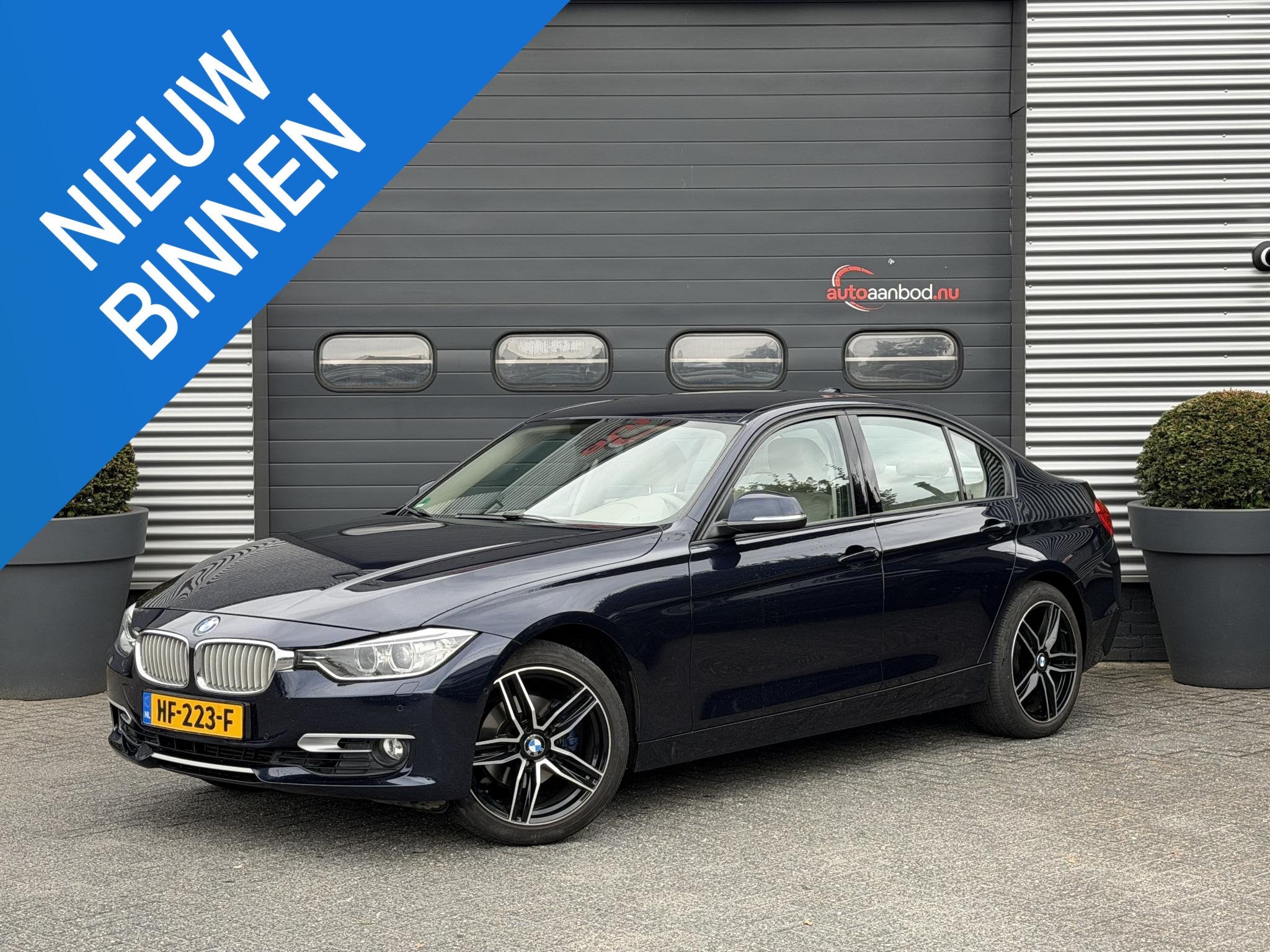 BMW 3-serie 320i High Executive | Camera | Navigatie | Leder, 4 deurs, Gebruikt, Blauw, 184 pk