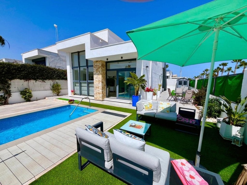 Villa individuelle avec piscine privée/Ciudad Quesada, Immo, Étranger, Village, Maison d'habitation, Ciudad Quesada, Rojales, 93 m²