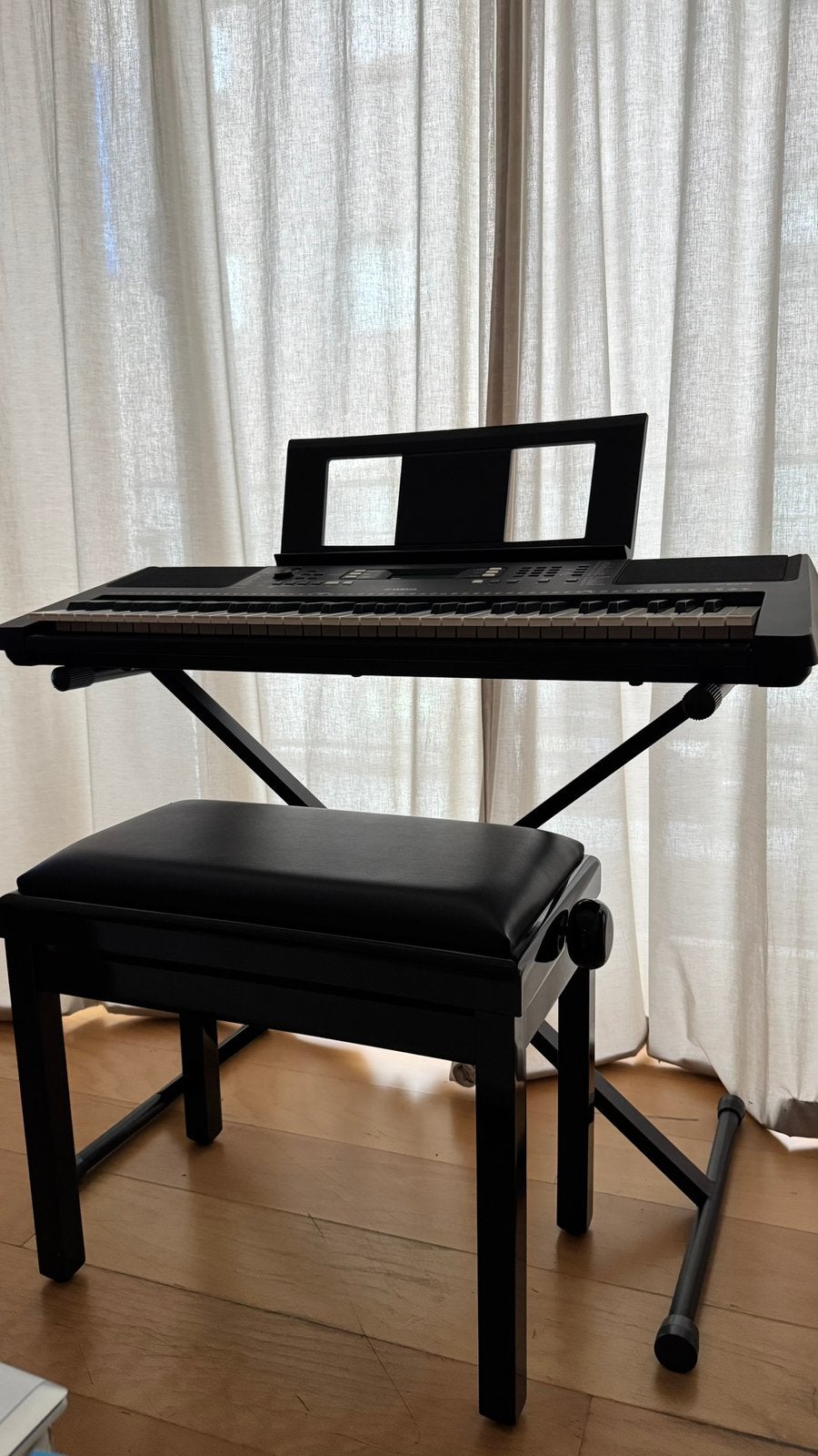 Keyboard + stoel, Muziek en Instrumenten, Ophalen, Zo goed als nieuw, Zwart