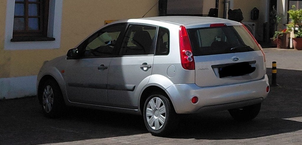 Ford Fiësta 1.3, 5-deurs (2007)-benzine-handgeschakeld, Autos, Verrouillage central, Argent ou Gris, 5 portes, 5 places