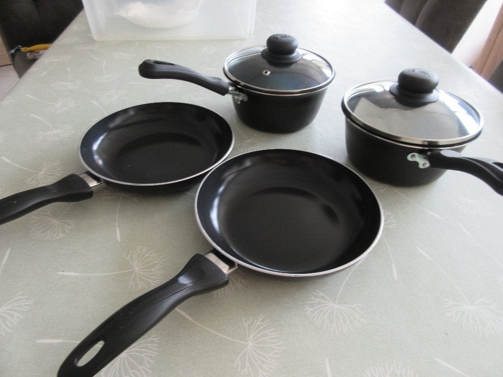 2 steelpannen en 2 potten, Ophalen, Zo goed als nieuw