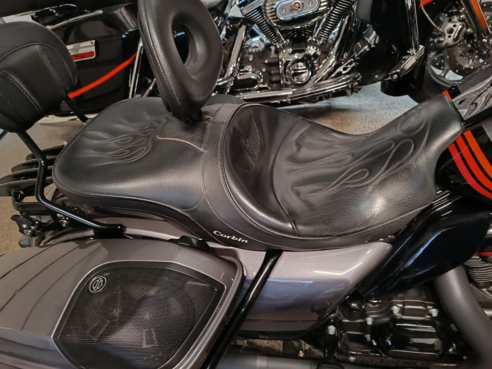 Corbin duo zadel met rugsteun te ruil, Motoren, Ophalen