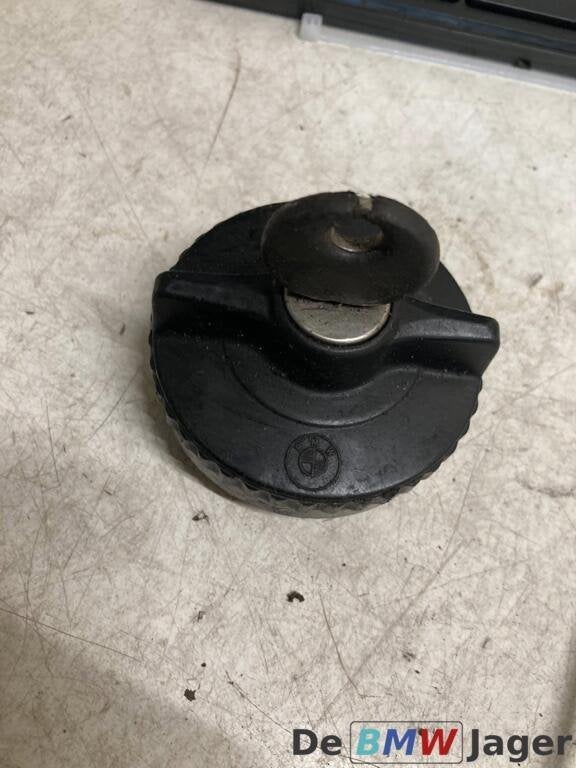 Tankdop + sleutel BMW E21 E30 E12 E28 E24 E23 16121178534, Auto-onderdelen, Gebruikt, Ophalen of Verzenden, BMW, BMW