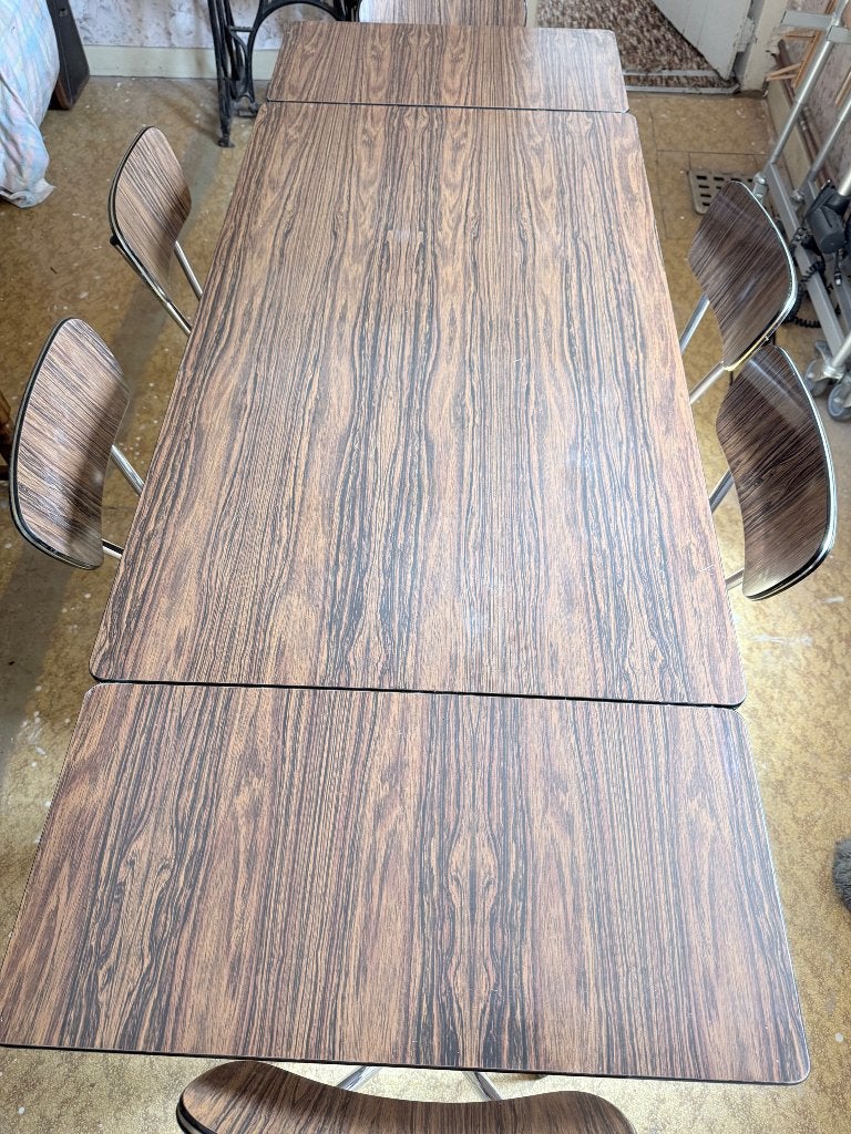 A vendre table et 6 chaises en formica, Enlèvement