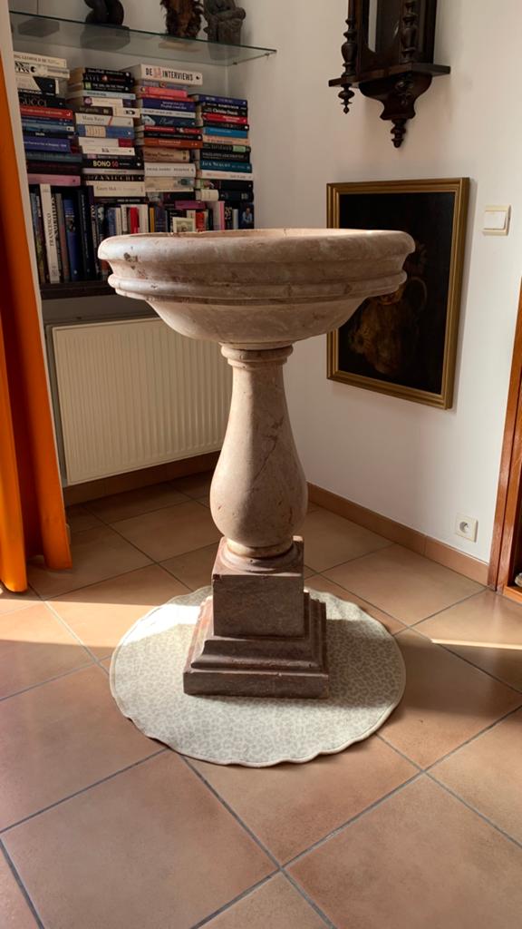 ️ Grote marmeren Italiaanse doopvont – 110 cm hoog, Antiek en Kunst, Antiek | Religieuze voorwerpen, Ophalen