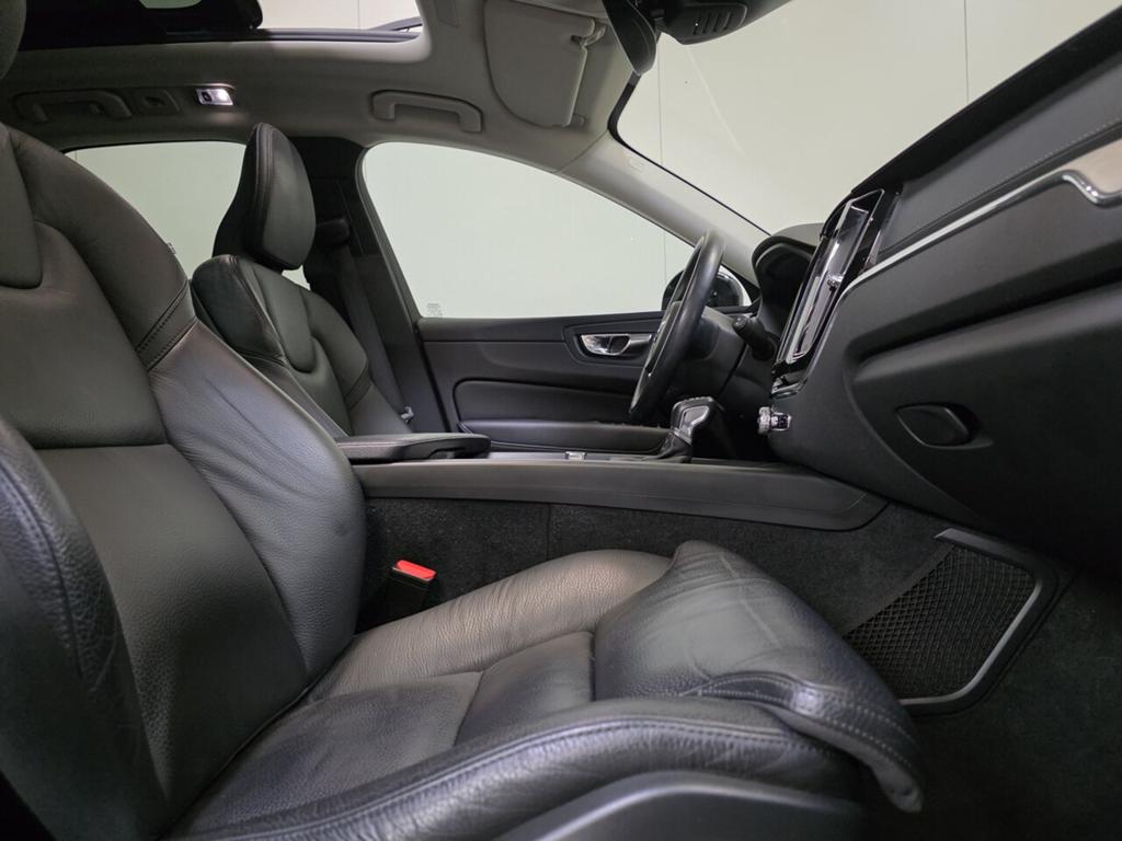 Volvo XC60 2.0 D4 Autom. - Pano - Topstaat! 1Ste Eig!, 4 cilinders, 0 kg, Zwart, 120 kW