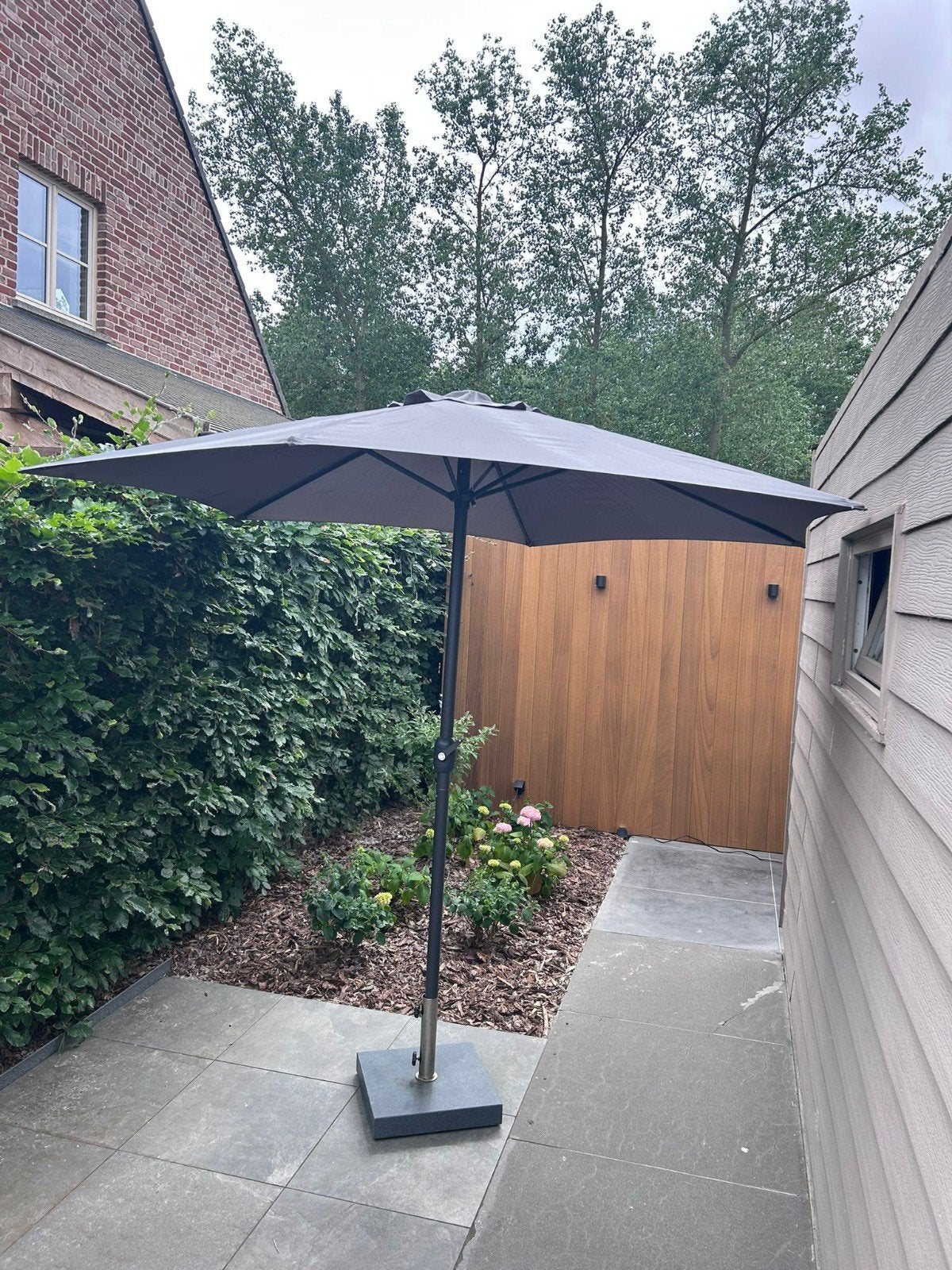 Parasol met granieten voet, Tuin en Terras, Ophalen