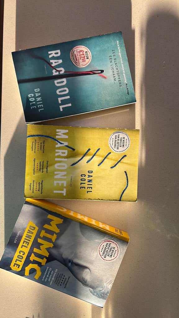 Ragdoll, Marionet en Mimic Daniel Cole, Boeken, Ophalen of Verzenden, Zo goed als nieuw