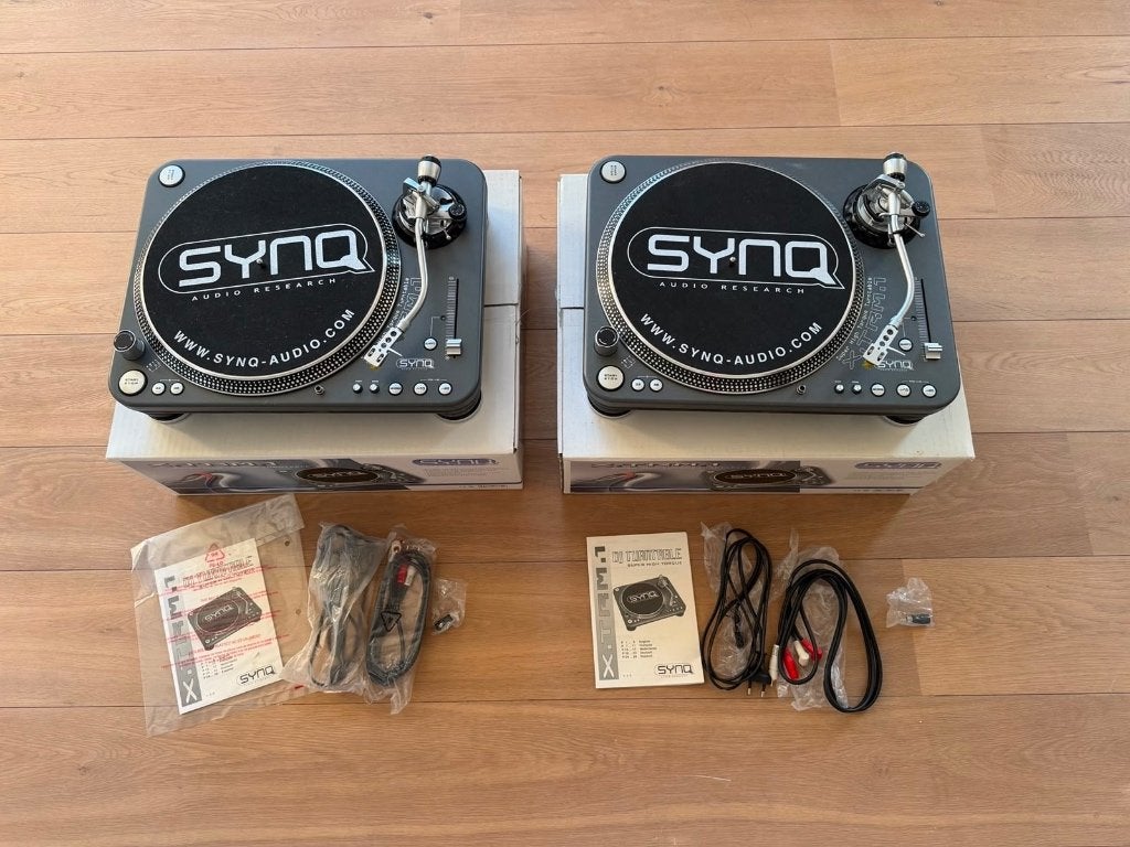 2x Synq XTRM-1 professionele DJ draaitafels – originele doos, DJ