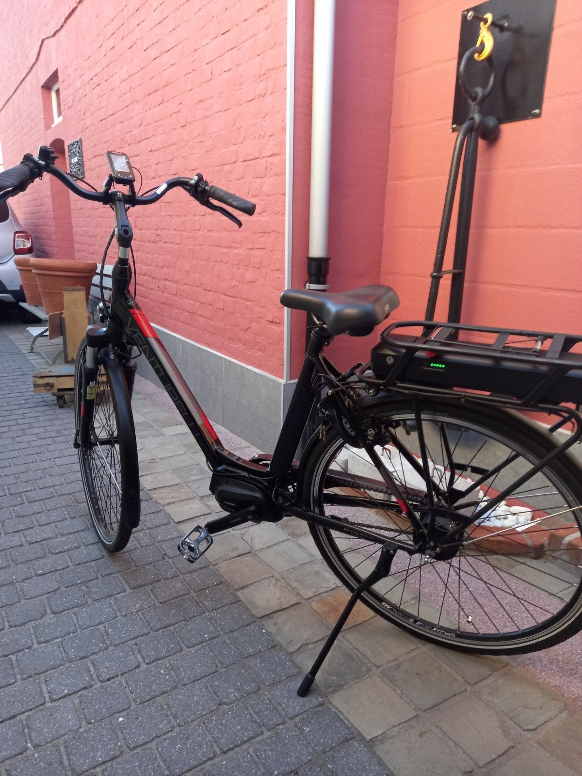 Venturelie elektrische damesfiets zo goed als nieuw ., Ophalen