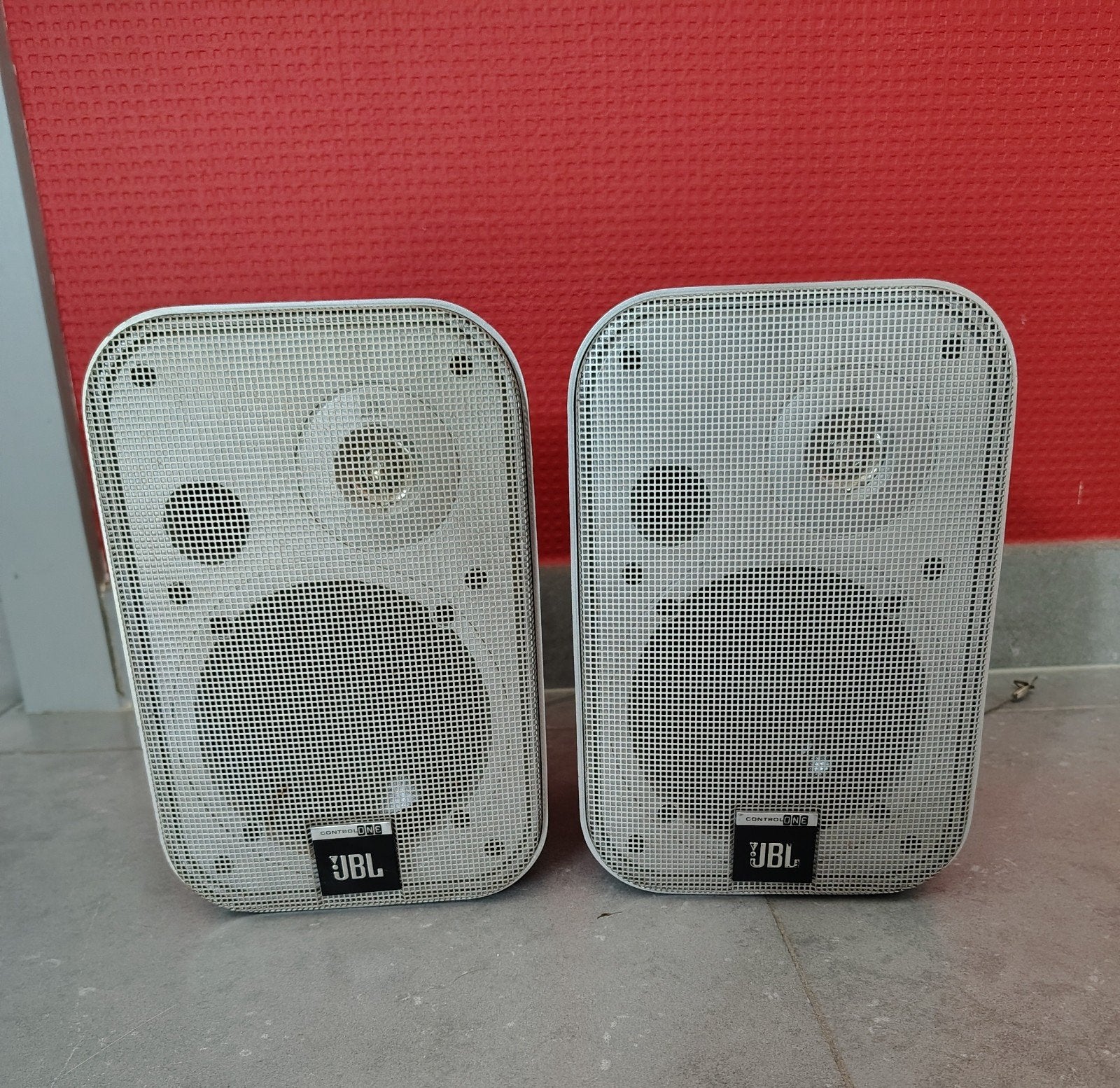 Haut-parleurs JBL Control One, Supports muraux inclus, Enlèvement ou Envoi, JBL