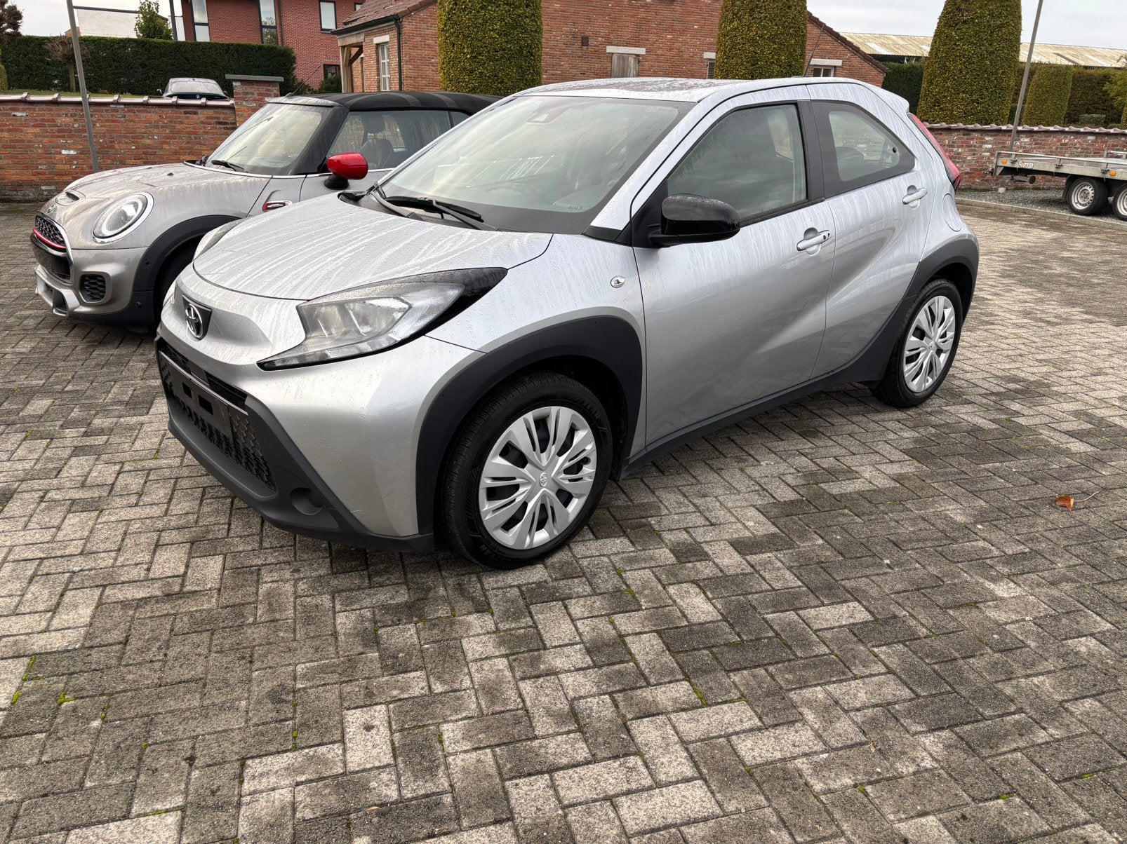 TOYOTA AYGO X AIRCO CAMERA 2023/AUTOMAAT, Auto's, 4 zetels, Stof, Euro 6, Bedrijf